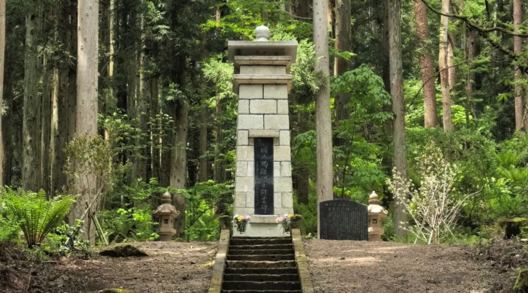 福島縣豬苗代町中國殉難勞工慰靈碑修繕完工暨植樹祭掃儀式舉行。中國駐新潟總領(lǐng)館供圖