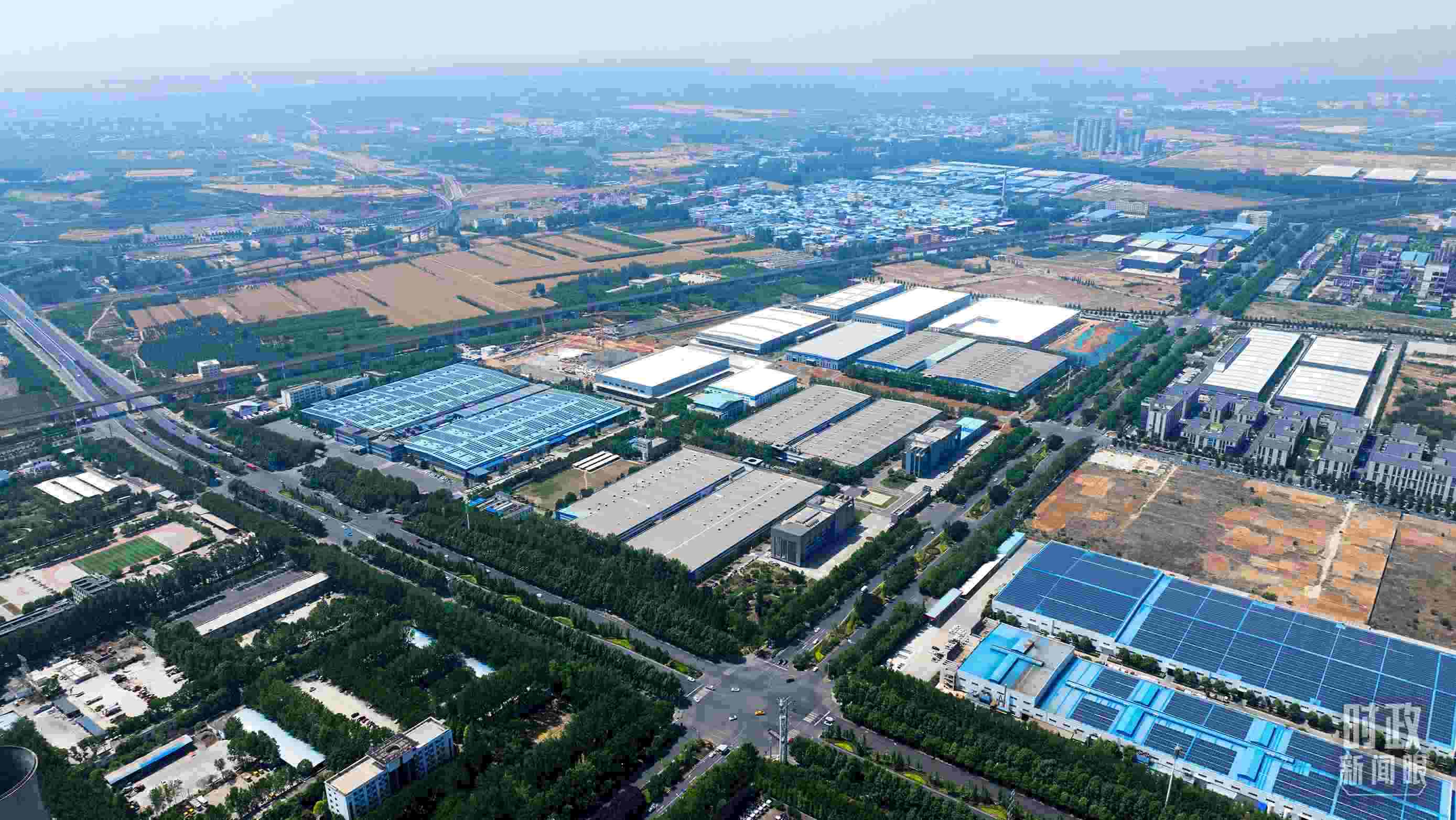 △俯瞰洛陽軸承集團(tuán)股份有限公司。（總臺(tái)央視記者范凱拍攝）