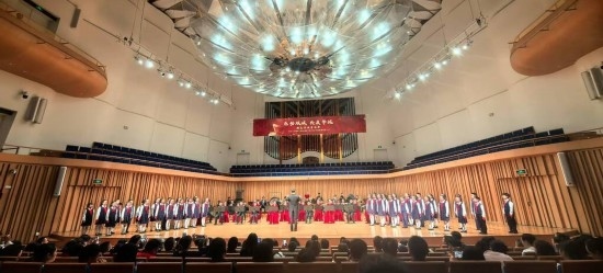 重慶大學(xué)城樹人小學(xué)校管樂團(tuán)參加比賽。