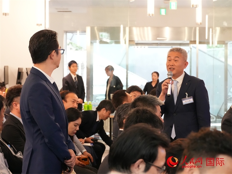 參會(huì)企業(yè)與海南代表團(tuán)積極交流。