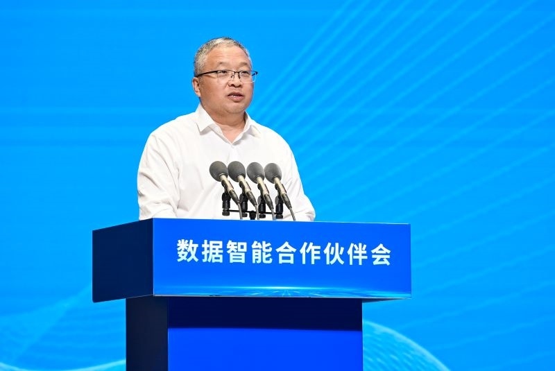 圖為豫資控股集團(tuán)黨委書記、董事長(zhǎng)秦建斌。