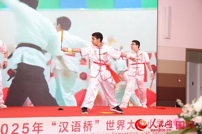 雙節(jié)棍表演。人民網(wǎng)記者任皓宇攝