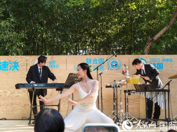 《舞，自然》舞蹈表演。人民網(wǎng)記者 李明攝