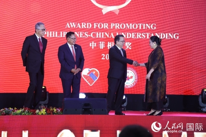 菲律賓前參議員許爾琦榮獲“終身成就獎”。人民網(wǎng)記者樊帆 攝