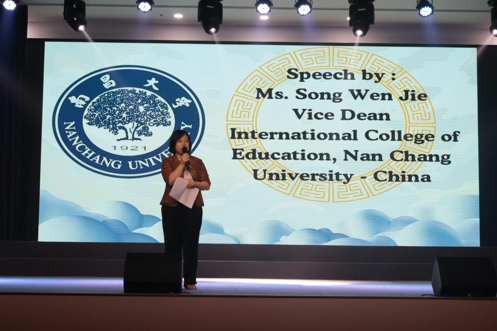 宋文杰致辭。哈山努丁大學(xué)孔子學(xué)院供圖