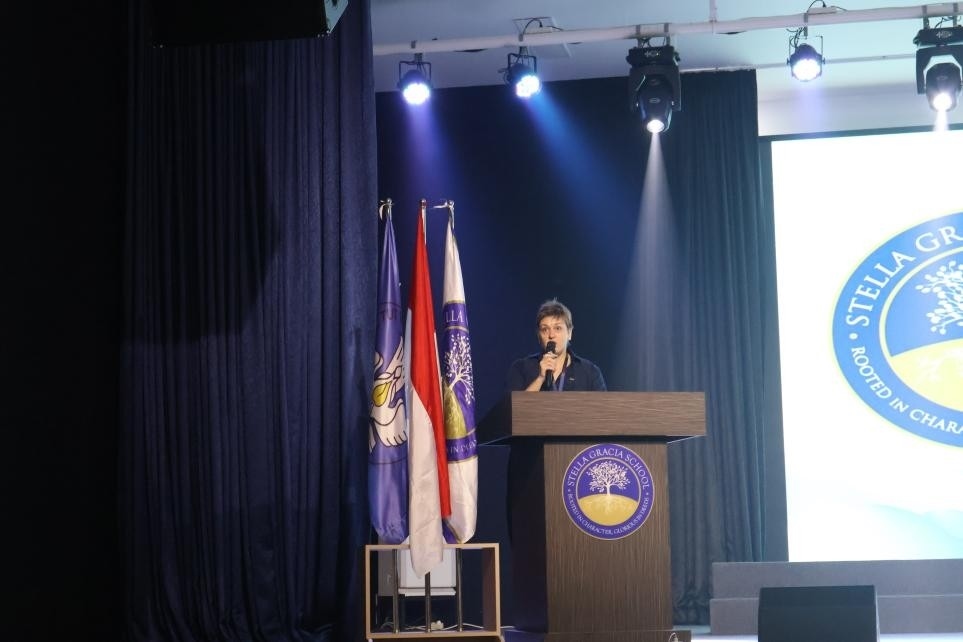 伊莉娜致辭。哈山努丁大學(xué)孔子學(xué)院供圖